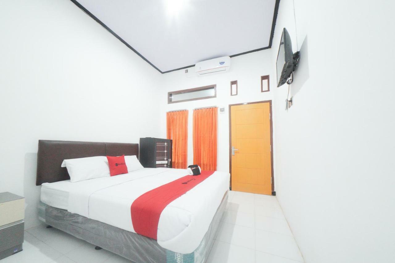 Hotel Reddoorz Syariah Near Mall Roxy Banyuwangi 2 Exteriér fotografie