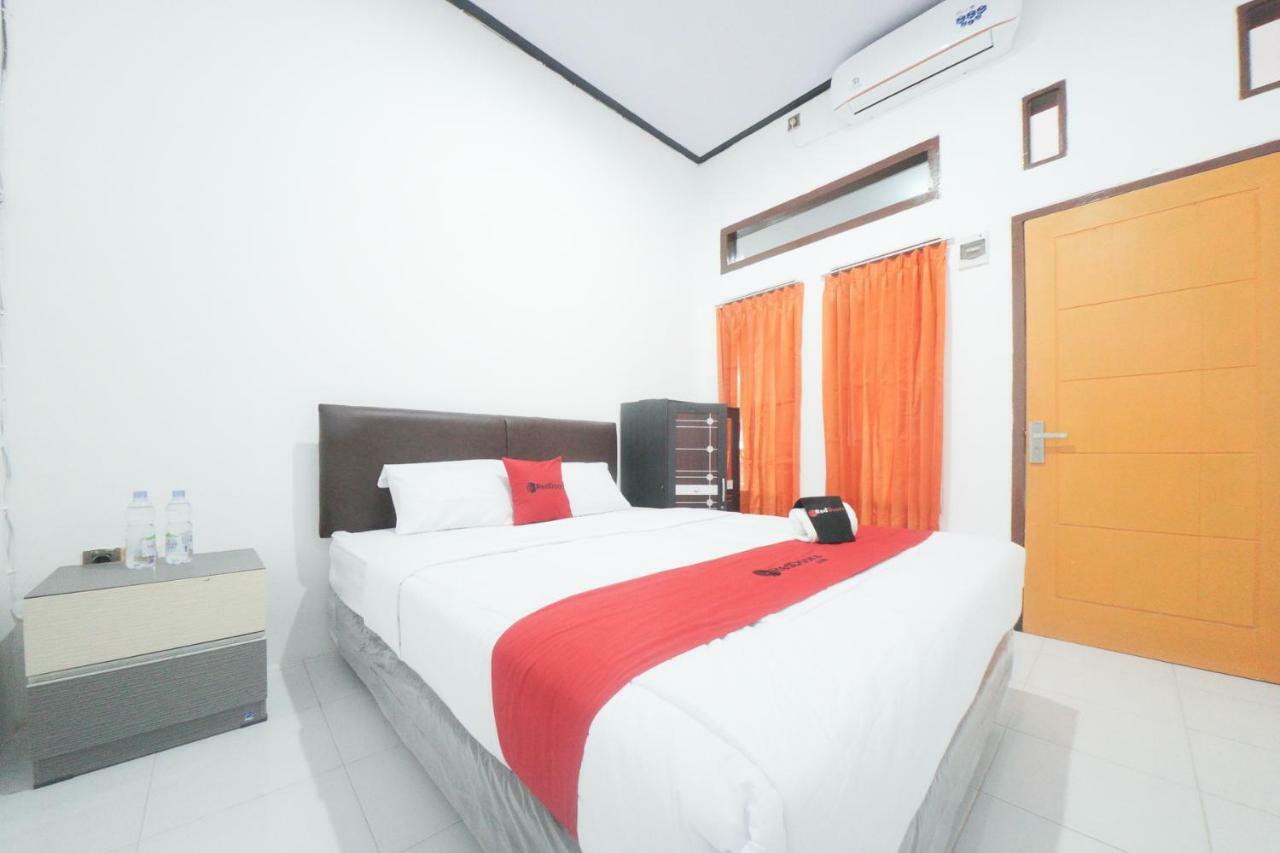 Reddoorz Syariah Near Mall Roxy Banyuwangi 2 Exteriér fotografie