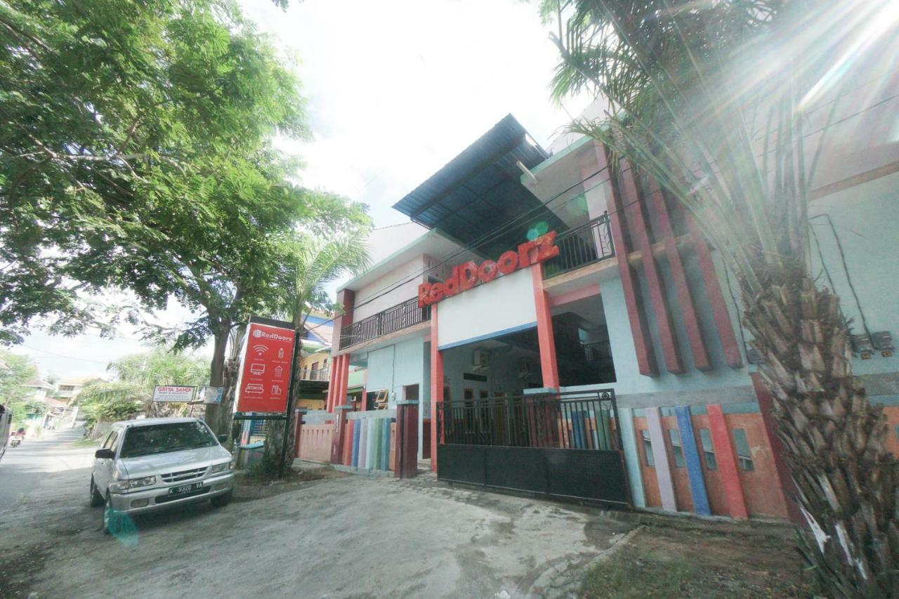 Hotel Reddoorz Syariah Near Mall Roxy Banyuwangi 2 Exteriér fotografie